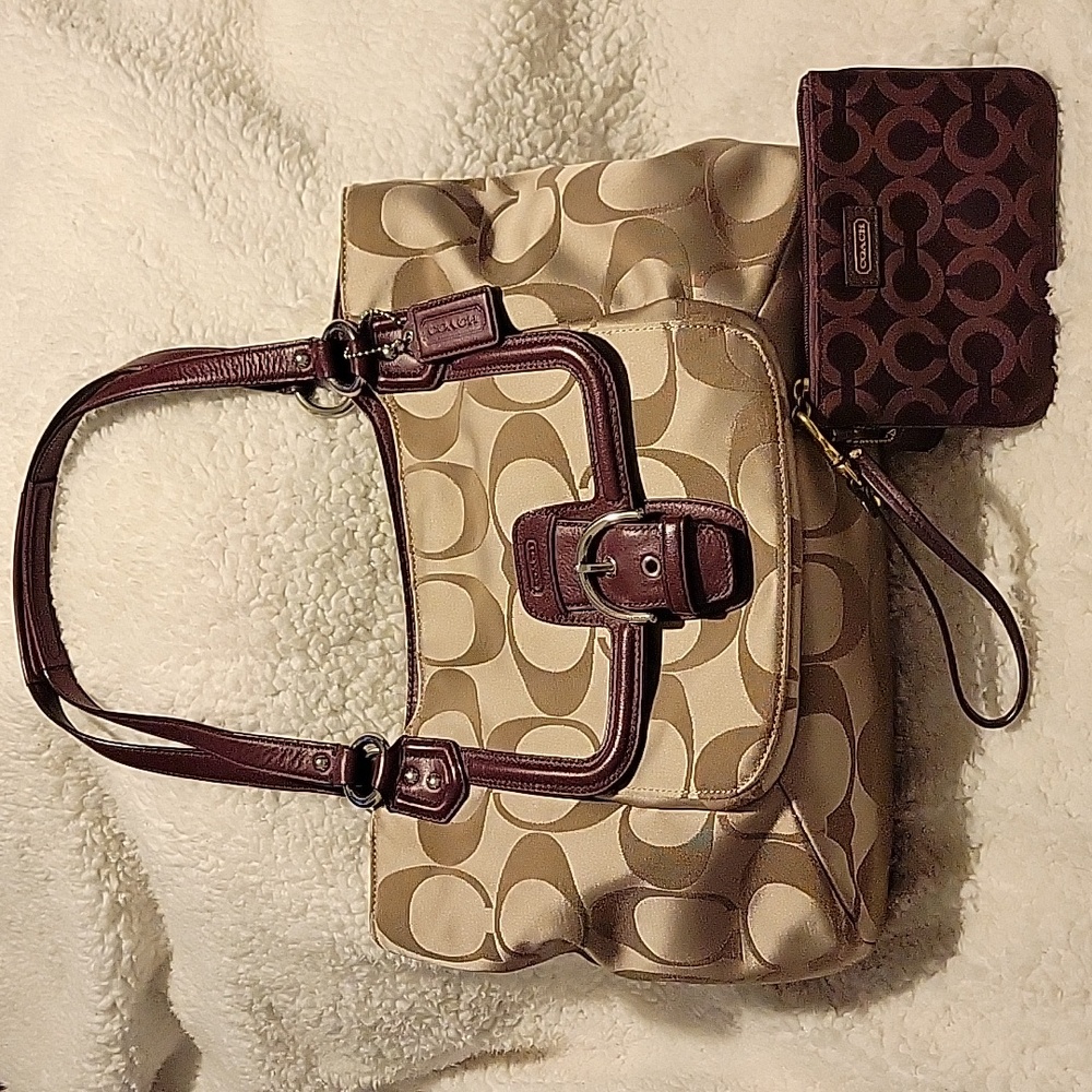 Coach Signature Campbell Belle Carryall Tote khaki/Burgundy, matching wristlet